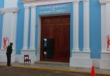 Indignados se mostraron los padres de familia por encontrar las columnas pintadas con la K. Foto: Trujillo en Línea
