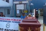 Colocaron cráneo sobre un ataúd. Foto: Trujillo en Línea
