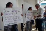 Hasta el alcalde de Trujillo trató de persuadirla para que se retire. Foto: Trujillo en Línea