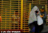 Momentos en que la abogada Ana Isabel Rodríguez es trasladada a la carceleta judicial. (Foto captura vídeo TV)