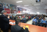 Acuña Peralta se reunió con miembros del gremio de lustradores de calzado. (Foto: APP)