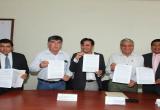 Algunos de los alcaldes de la provincia de Trujillo en la firma de actas. (Foto MPT)