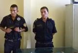 Estos dos sujetos fueron detenidos cuando se hacían pasar por serenos de Trujillo. (Foto cortesía Serenazgo MPT)