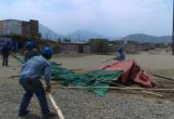 Trabajadores retiraron esteras y palos usados para armar los lavaderos. Foto: Trujillo en Línea