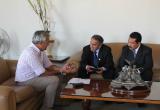 El alcalde Elidio Espinoza se reunió con funcionarios de la Contraloría de la República. (Foto MPT)