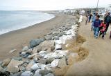 Los vecinos de Huanchaco exigen que las autoridades tomen acciones concretas contra la erosión. (Foto La República)