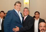 Fernando Gil fue asesor del congresista César Zumaeta y exhibe una fotografía junto al líder del PAP. (Foto: Facebook)