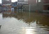 Debido a los fuertes oleajes el mar se salió en Huanchaco e inundó varias viviendas.(Foto El Comercio)
