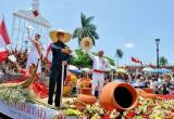 Muy colorido, el Corso por el Concurso de Marinera se ha convertido en una tradición. (Foto Internet)