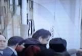 Momentos en que Martín Belaúnde es trasladado por policías bolivianos. (Foto captura Canal A)
