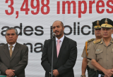 Ministro del Interior, José Pérez Guadalupe, durante entrega de computadoras a la PNP. (Foto Internet)