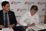 Ministro de Trabajo, Daniel Maurate, firma convenio con el vicepresidente regional,Luis Valdez. (Foto GRLL)
