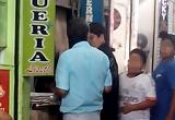 La Policía está buscando a un sujeto de 58 años que se dedica a acosar a menores en una cabina de Internet en el mercado la Unión. (Foto Serenazgo MPT)