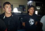 Estos serían los dos malos efectivos de la Dinoes que esta madrugada asaltaron una pollería en Las Quintanas. (Fotos cortesía Serenazgo MPT)