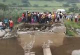 Pobladores siguen esperando la reparación de su puente. Foto: Cortesía