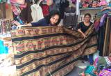 Congresista visitó puestos y conversó con comerciantes. Foto: Trujillo en Línea
