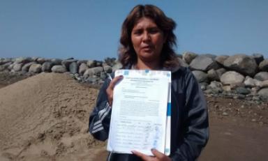 Dirigente inició con la recolección de firmas desde muy temprano. Foto: Trujillo en Línea