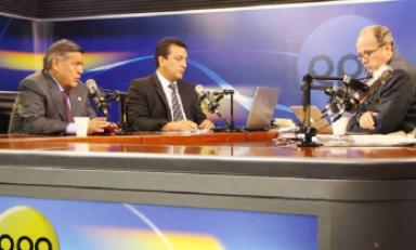 César Acuña presidente regional de La Libertad, en entrevista con un medio radial. (Foto cortesía GRLL)
