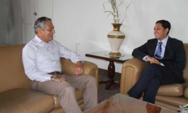 El alcalde Elidio Espinoza se reunió ayer con el gobernador regional Luis Valdez. (Foto Trujilloinforma)