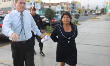 La exautoridad cuando fue intervenida por la Policía. Luego se dio a la fuga. (Foto: Casa Grande al Día)