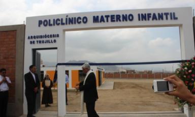 El arzobispo de Trujillo, mons. Miguel Cabrejos,bendijo cerco perimétrico de Policlínico en Alto Trujillo.