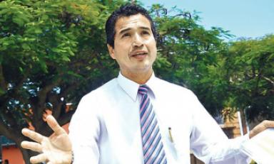 Aprista Carlos Calderón señala que Iberico debe deslindar de mafia si desea tentar Presidencia del Congreso. (Foto: La República)