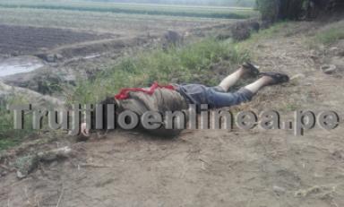 Cuerpo estaba atrapado entre unos palos. Foto: Trujillo en Línea