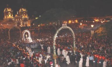 Solemne procesión del Corpus Christi en la ciudad de Trujillo. (Foto Internet)