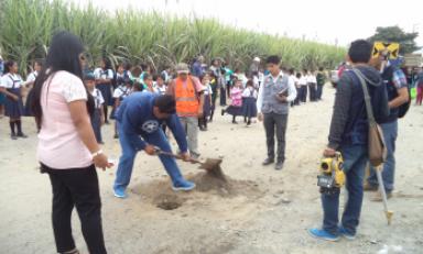 Colocación de la primera piedra. Foto: Trujillo en Línea