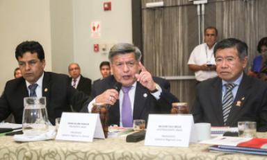 Gobiernos regionales, bajo presidencia de César Acuña, continúan en pie de guerra con el Ejecutivo Nacional. (Foto: Difusión)
