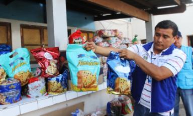 "Navideño" es el nombre con el que se comercializan estos panetones de dudosa procedencia. Foto: MPT