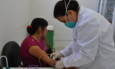 Se realizaron las primeras tomas de muestra de sangre en el laboratorio clínico del Iren Norte. (Foto cortesía)