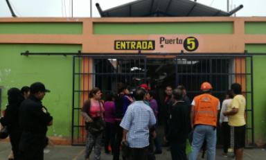 Evitaron ingreso de compradores. Foto: Trujillo en Línea