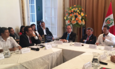 El titular del Mintra, Daniel Maurate, se reunió con los alcaldes provinciales de La Libertad. (Foto cortesía)