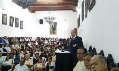 Congresista llegó a Trujillo para fiscalizar cumplimiento de Ley Universitaria. (Foto: Facebook de Mora)