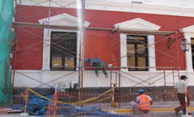 La próxima semana acabará el pintado de la fachada de la sede de la MPT, que recuperará sus colores originales. (Foto cortesía)