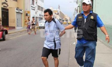 Este es David Basilio Cuevas,el sujeto que propinó una golpiza a una bebé, causándole la muerte. (Foto cortesía El Trome)