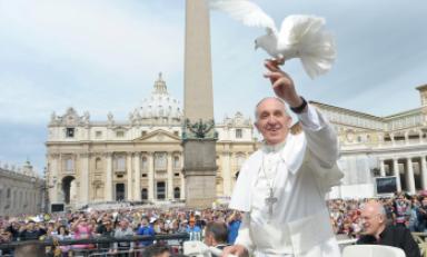 El papa Francisco publicará su primera encíclica cuyo tema central será la protección al medioambiente. (Foto Internet)