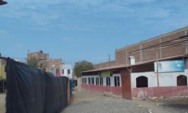 Parroquia y promotores de jardín se enfrentan. Hasta colocaron cerco para evitar invasión de espacio. Foto: Trujillo en Línea