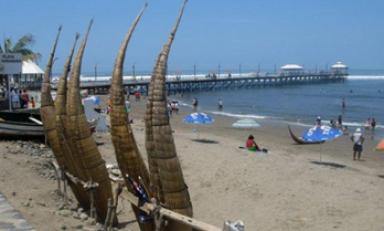 El balneario de Huanchaco es uno de los más afectados ante los desastres naturales. (Foto referencial)