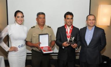 El grupo AJE premió el día de hoy a destacadas personalidades que han aportado al Concurso Nacional de Marinera. (Foto cortesía)