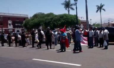 Protesta trabajadores de las empresas azucareras. (Foto RPP)