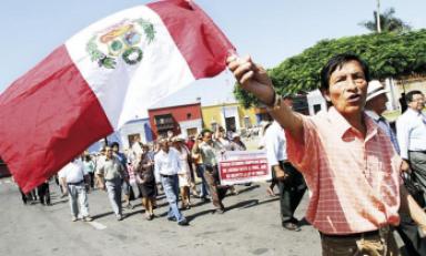 En masiva marcha los fonavistas liberteños exigieron la devolución de la totalidad de sus aportaciones. (Foto La República)
