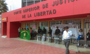 No se permitió el ingreso de ninguna persona a la Corte Superior deJusticia ubicada en la urbanización Natasha Alta. Foto: Trujillo en Línea