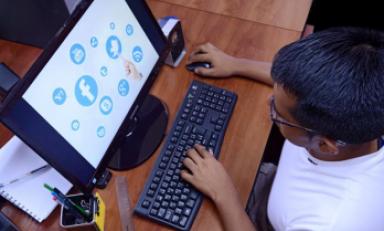 El community manager debe dominar las técnicas de redacción y las normas de ortografía y gramática para asegurar el posicionamiento de su marca. (Foto Artífice Comunicadores)