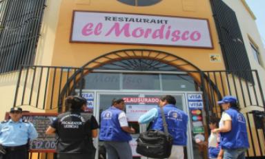 Restaurante El Mordisco de propiedad de la congresista Rosa Núñez, fue clausurado por la MPT. (Foto cortesía MPT)