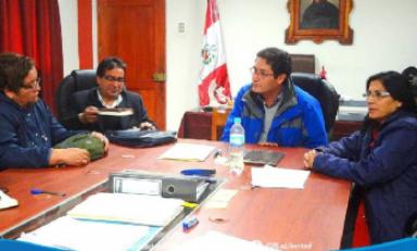 Los alcaldes distritales de la región se reunieron con la gerente de Desarrollo Social, María Elena Neyra. (Foto cortesía GRLL)