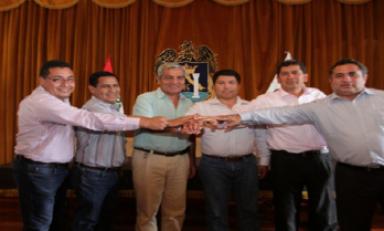Elidio Espinoza se reunió con los alcaldes distritales de la provincia de Trujillo. (Foto cortesía MPT)
