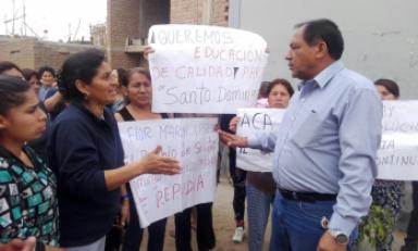 Congresista Luis Yika visitó jardín de niños. Foto: Trujillo en Línea