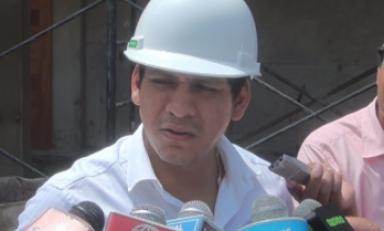 No se pudo controlar y criticó a los periodistas por inducirlo a opinar sobre política. Foto: Trujillo en Línea